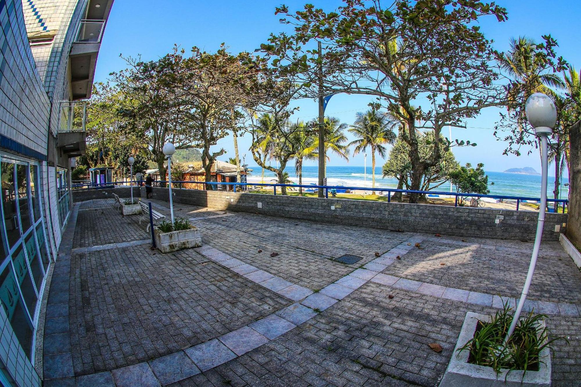 1E - Pé na areia do Guarujá - Praia do Tombo Extérieur photo