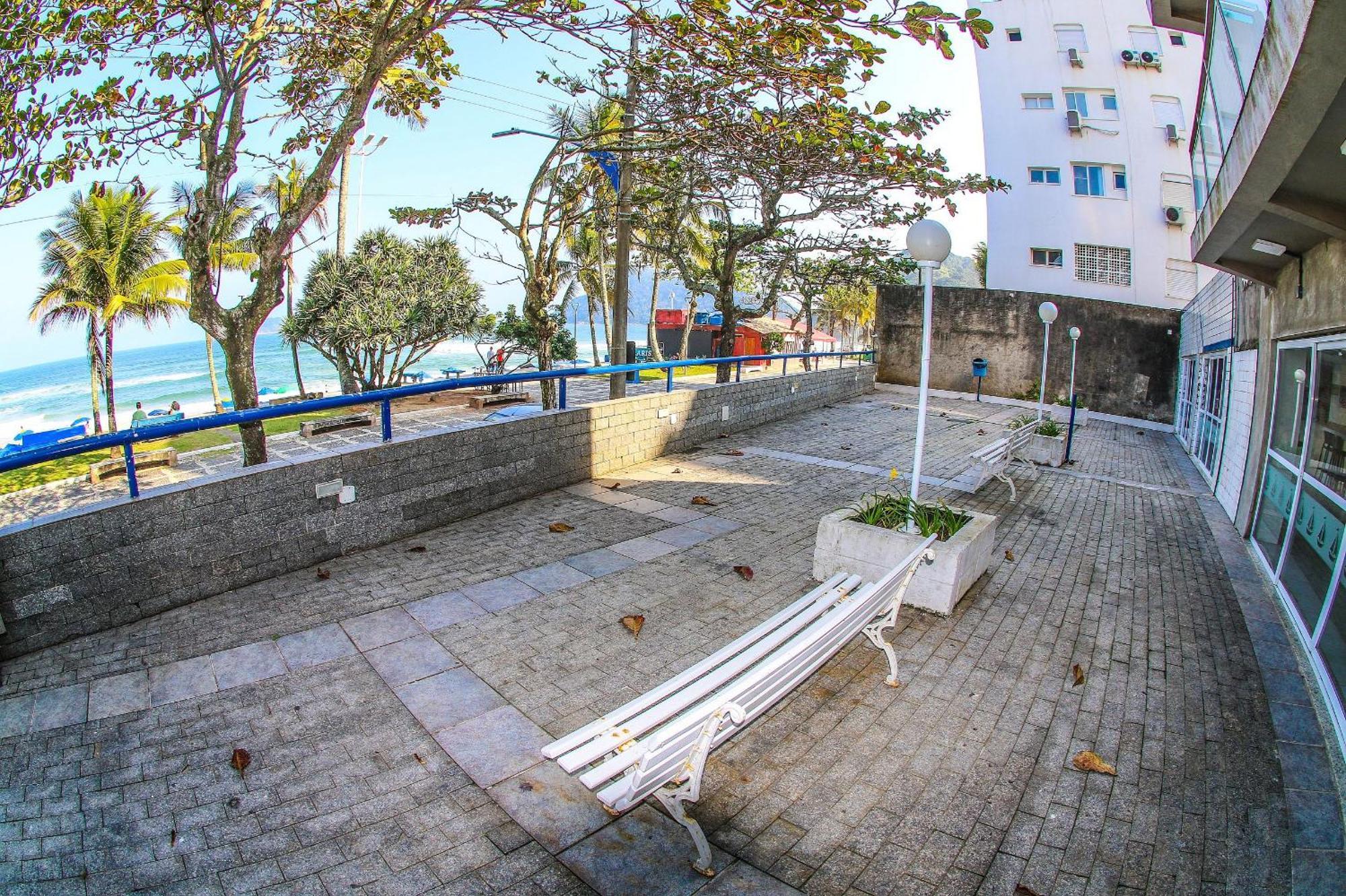 1E - Pé na areia do Guarujá - Praia do Tombo Extérieur photo